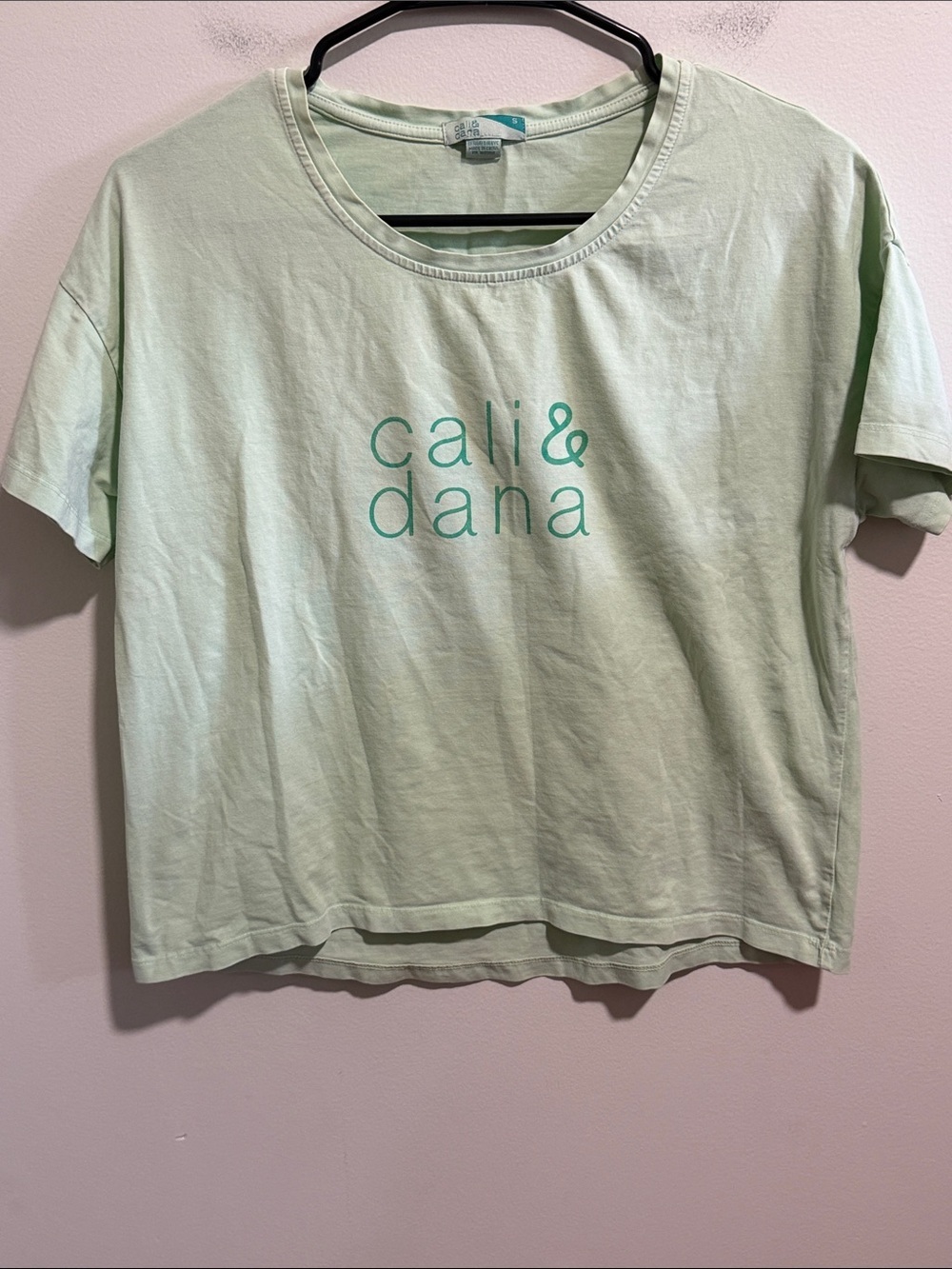 Cali & Dana Cropped Tee Size Small